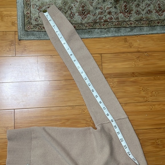 Cuyana Wool Cashmere Turtleneck Sweater - Camel - XS - Picture 9 of 9